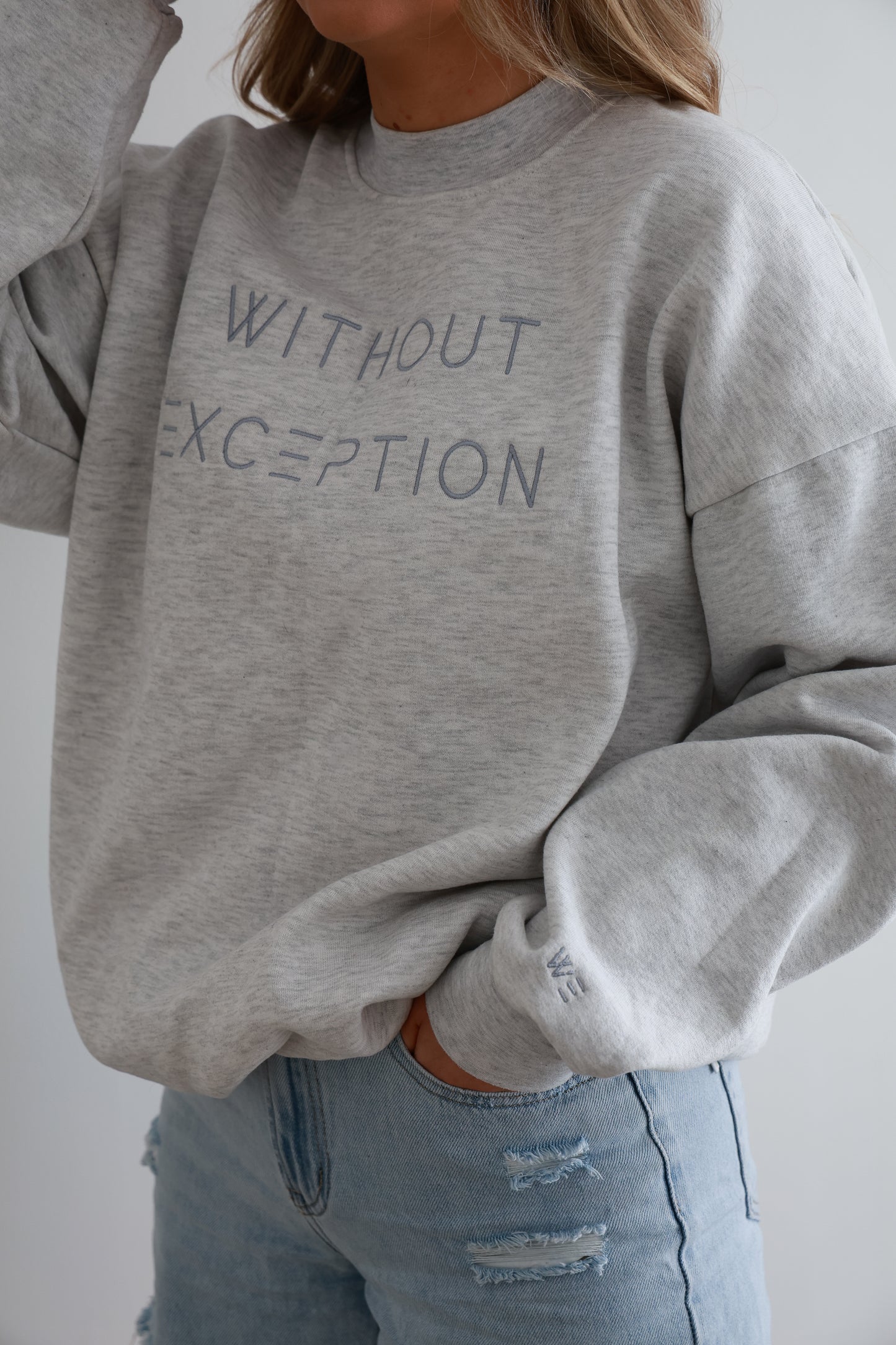 Box Crew Sweatshirt - Cloud Premium Material